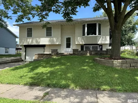 1740 Valley Dr, Davenport, IA 52806