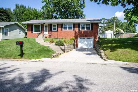 1609 W Acre D 0 Dr, Muscatine, IA 52761
