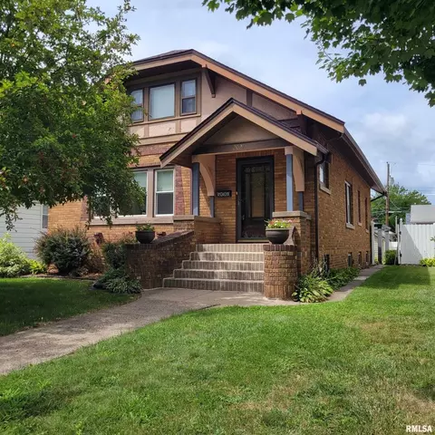 2027 12th St, Moline, IL 61265