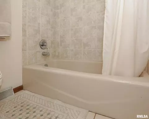 1717 41st St, Moline, IL 61265 photo 22