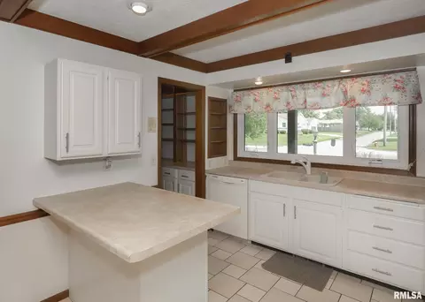 1717 41st St, Moline, IL 61265 photo 9