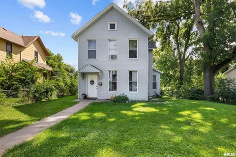 1131 Tremont Ave, Davenport, IA 52803