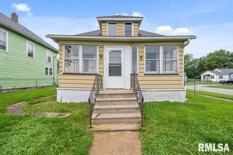 402 S Clark St, Davenport, IA 52802