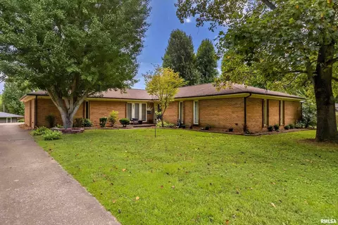 207 Westernaire Dr, Marion, IL 62959