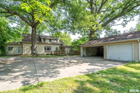 1752 28th Ave, Moline, IL 61265