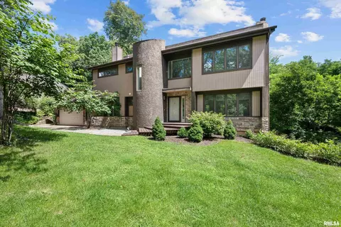 29 Wildwood Dr, Rock Island, IL 61201