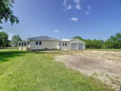 2650 212th St, Dewitt, IA 52742