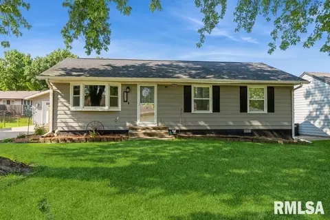 2326 Lafayette Ter, Clinton, IA 52732