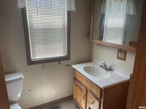 139 E 1960 E Pl, Plainville, IL 62365 photo 8