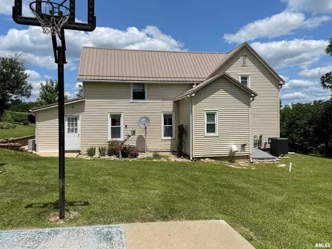 139 E 1960 E Pl, Plainville, IL 62365 photo 14