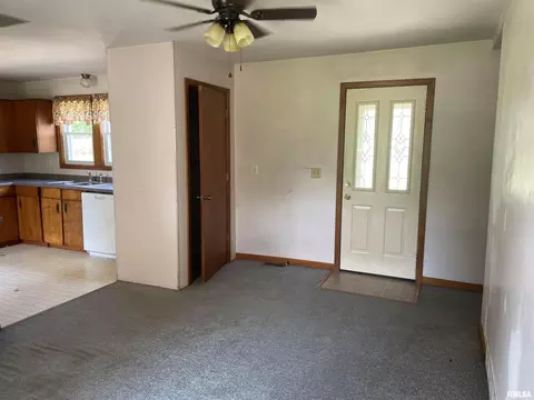 139 E 1960 E Pl, Plainville, IL 62365 photo 4