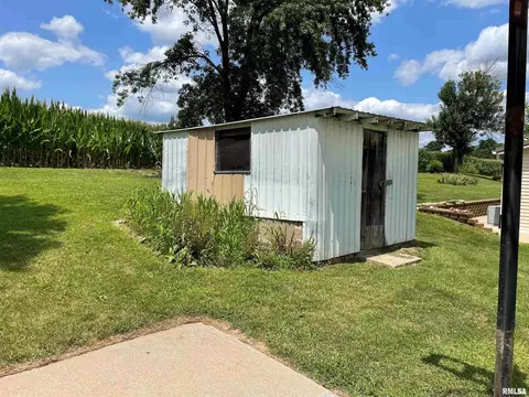 139 E 1960 E Pl, Plainville, IL 62365 photo 18