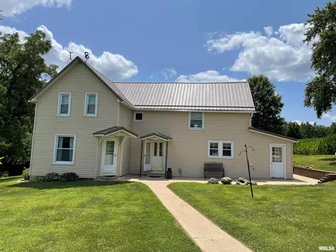 139 E 1960 E Pl, Plainville, IL 62365