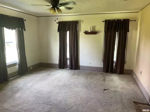 139 E 1960 E Pl, Plainville, IL 62365 photo 5