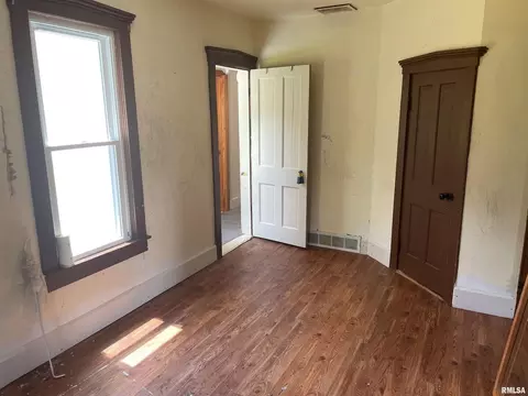 139 E 1960 E Pl, Plainville, IL 62365 photo 6