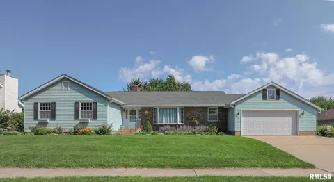 511 Richmond Hill Dr, Geneseo, IL 61254