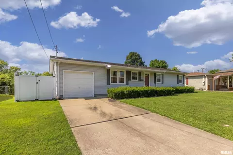 1303 W White St, Marion, IL 62959