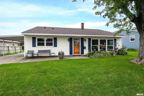 3812 Pacific St, Davenport, IA 52806