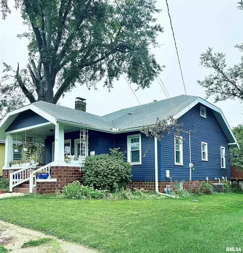 414 E Division St, Kewanee, IL 61443 photo 3