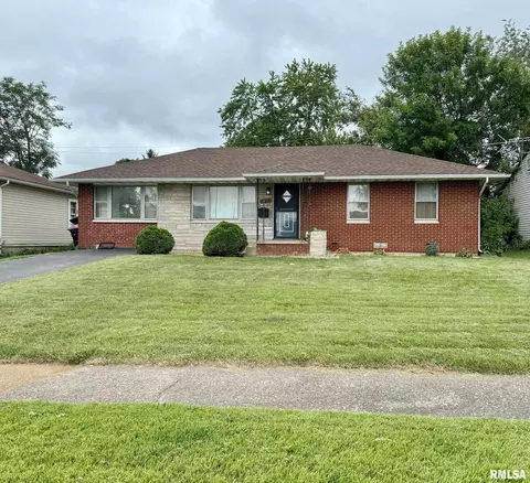 904 Park Dr, Marion, IL 62959