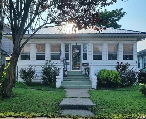 615 S Washington St, Du Quoin, IL 62832