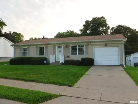 2506 N Thornwood Ave, Davenport, IA 52804