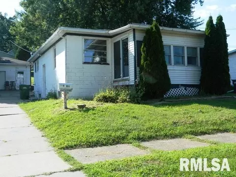 3004 Garfield St, Clinton, IA 52732