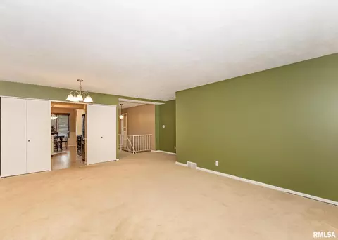 3411 41st St, Moline, IL 61265 photo 5