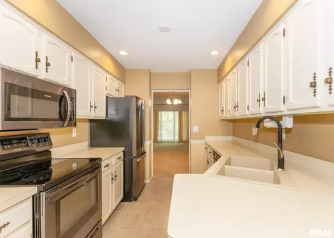 3411 41st St, Moline, IL 61265 photo 9