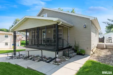 2428 45th St, Moline, IL 61265 photo 8