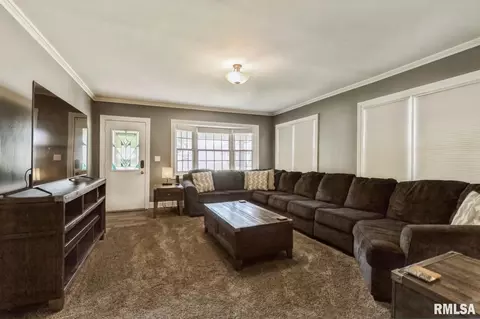 2428 45th St, Moline, IL 61265 photo 9