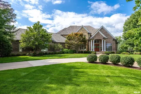 2758 Eagle Heights Ct, Bettendorf, IA 52722