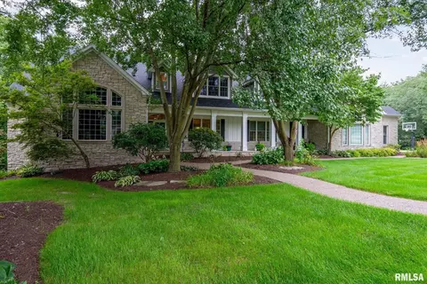 4530 Valley Brook Dr, Bettendorf, IA 52722