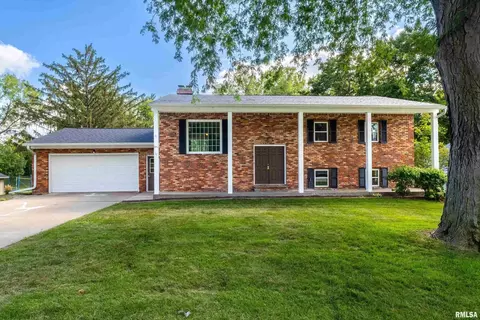 640 Oakwood Pl, Geneseo, IL 61254