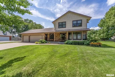 3190 Quail Ridge Rd, Bettendorf, IA 52722