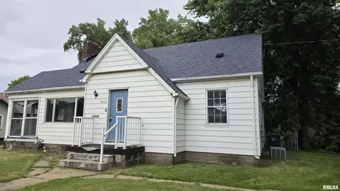 2412 Avenue Of The Cities Ave, Moline, IL 61265