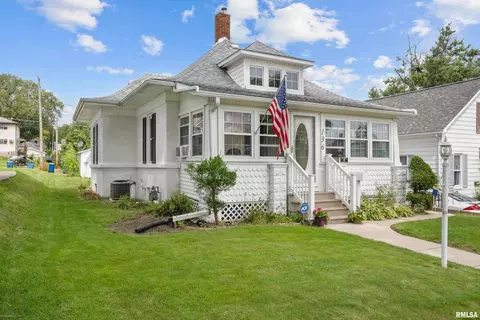 136 6th St, Silvis, IL 61282 photo 2