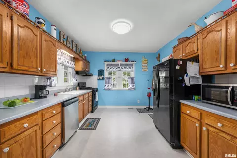 136 6th St, Silvis, IL 61282 photo 16