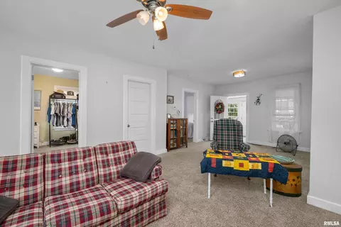 136 6th St, Silvis, IL 61282 photo 7