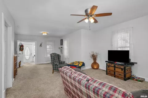 136 6th St, Silvis, IL 61282 photo 6