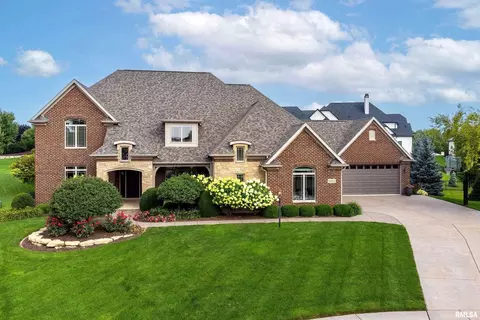 6262 Eagle Ridge Ct, Bettendorf, IA 52722