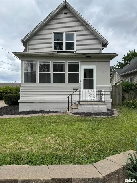 1615 25th Ave, Moline, IL 61265