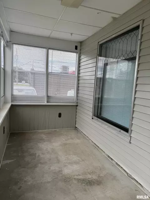 1615 25th Ave, Moline, IL 61265 photo 2