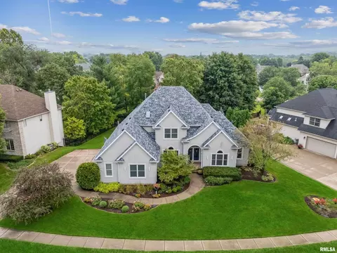 2121 Lundy Ln, Bettendorf, IA 52722