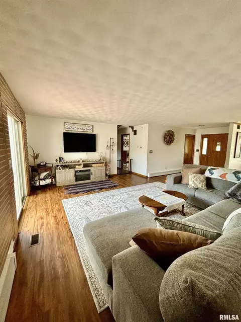 103 Marlane Dr, Alpha, IL 61413 photo 4