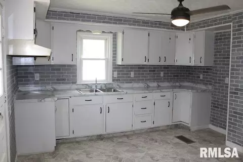 827 Beach St, Kewanee, IL 61443 photo 26