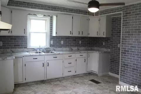 827 Beach St, Kewanee, IL 61443 photo 25