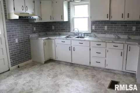827 Beach St, Kewanee, IL 61443 photo 24