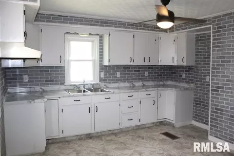 827 Beach St, Kewanee, IL 61443 photo 23