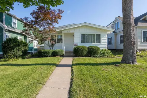 2417 15th Ave, Moline, IL 61265